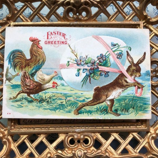 画像2: Postcard  イースター 大きな卵を背負って逃げるウサギを追いかけるニワトリ (2)