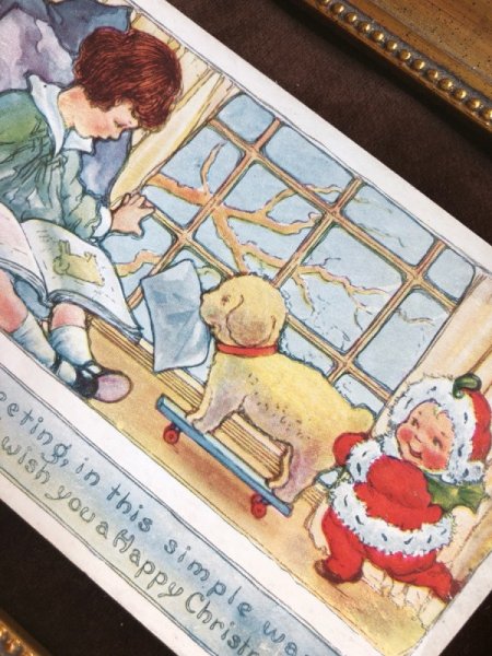 画像3: Postcard クリスマス プレゼントを運んできた小さなサンタさん 男の子とテリア犬 未使用 (3)