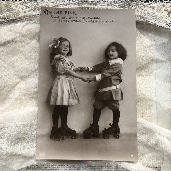 画像2: Postcard ローラースケートで遊ぶ子ども イギリス1910年 (2)