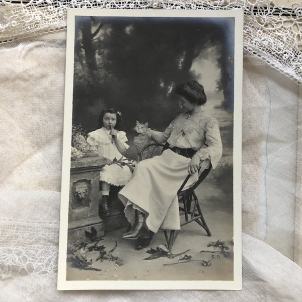 画像3: Postcard　猫と母娘　未使用 (3)