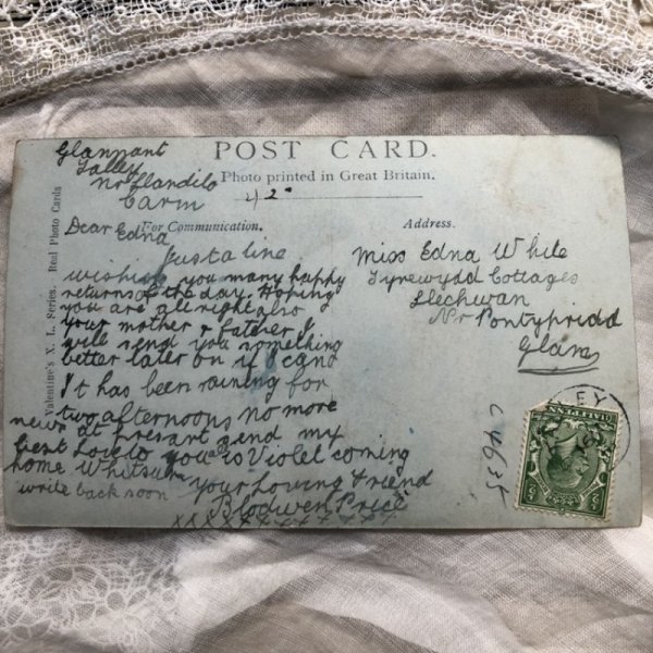 画像4: Postcard 子羊と女の子 イギリス (4)