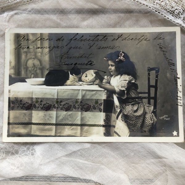 画像2: Postcard　猫と女の子　全部食べちゃったよ？ (2)