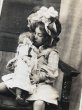 画像1: Postcard   お人形さんとボンネット帽子の女の子　未使用 (1)