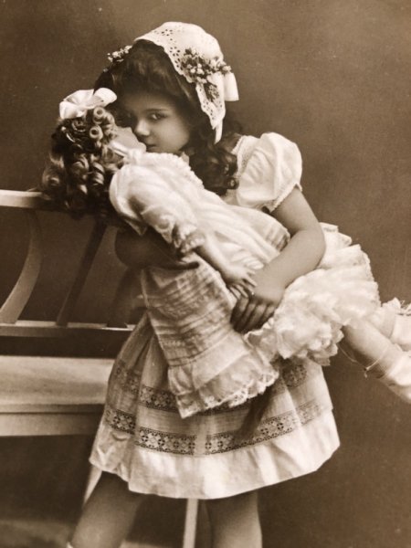 画像1: Postcard   お人形さんと女の子　イギリス1910年 (1)