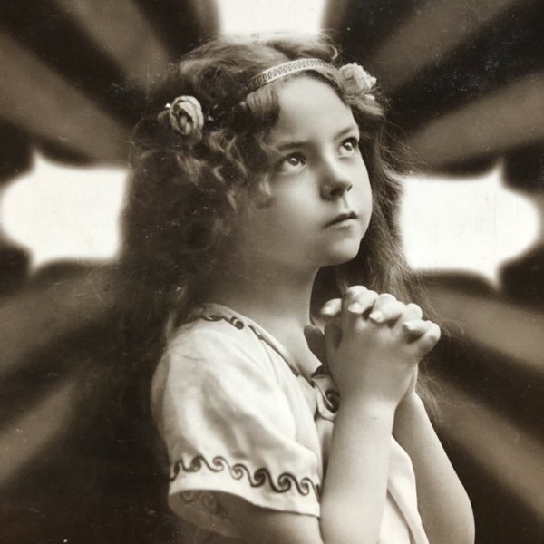 画像1: Postcard　祈る髪の長い女の子　十字架 (1)