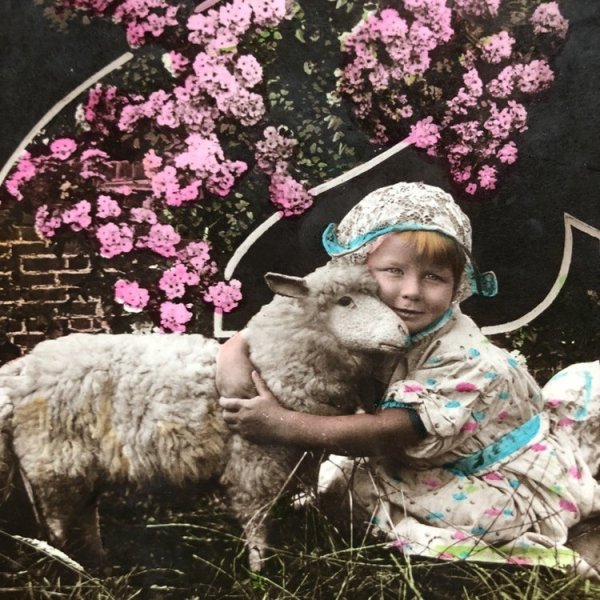 画像1: Postcard　2歳のバースデーカード　子羊と女の子　イギリス1934年 (1)