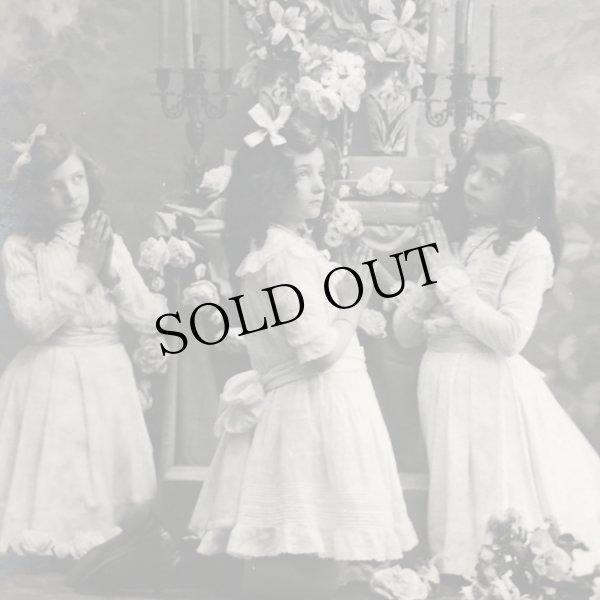 画像1: Postcard　マリア様と3人の女の子　燭台　フランス　未使用 (1)