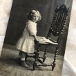 画像2: Postcard　肖像写真　絵本と小さな女の子　イギリス (2)