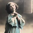 画像1: Postcard　祈る女の子　十字架　1912年 (1)