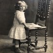 画像1: Postcard　肖像写真　絵本と小さな女の子　イギリス (1)