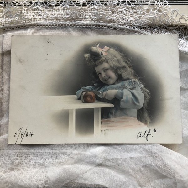 画像2: Postcard りんご?を切る女の子 イギリス1904年 (2)