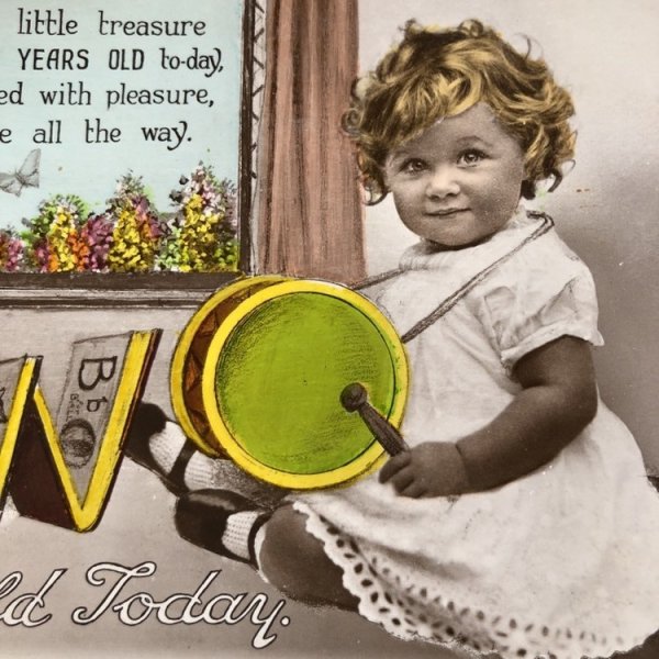 画像1: Postcard　ドラムをたたく女の子　犬のぬいぐるみ　イギリス1934年 (1)