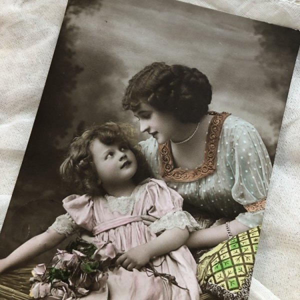 画像2: Postcard 女性と小さな女の子 母娘 イギリス1912年 (2)
