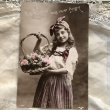 画像2: Postcard　お花籠と女の子　パニエ (2)