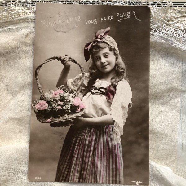 画像2: Postcard お花籠と女の子 パニエ (2)