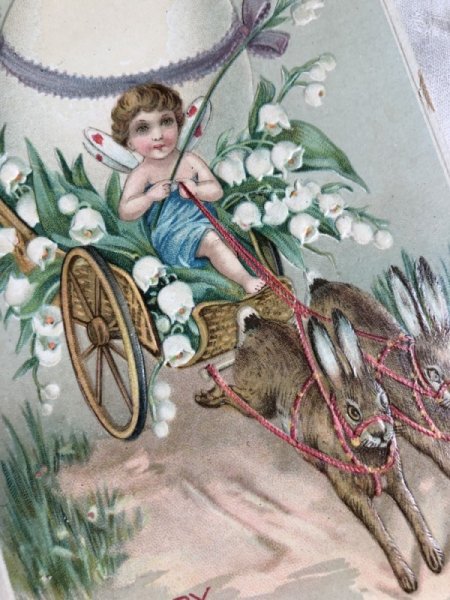 画像2: Postcard イースター ウサギの車に乗って大きな卵とスズランのお花を運ぶ天使 未使用 (2)