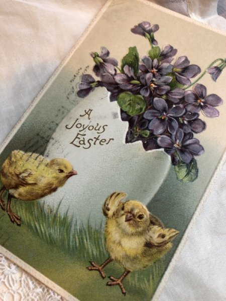 画像2: Postcard イースター スミレのお花の入った大きな卵とヒヨコさん 1910年 (2)