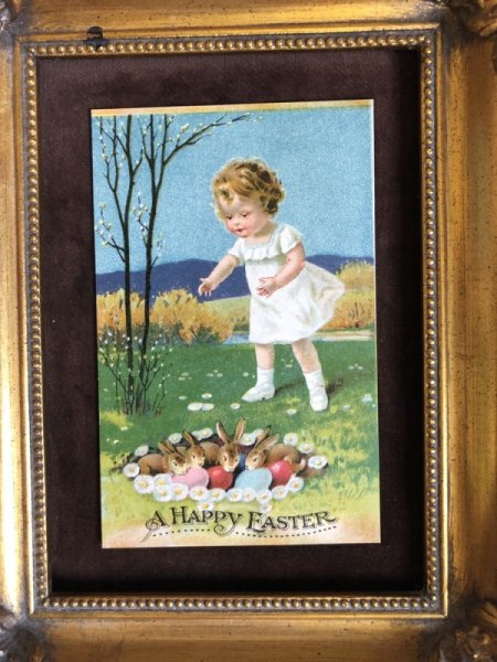 画像2: Postcard  イースター 卵を抱くウサギさんを見つけた女の子 未使用 (2)