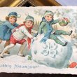 画像1: Postcard　雪玉と遊ぶ子ども　キノコ　四葉　オランダ1934年 (1)