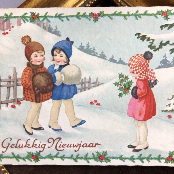 画像1: Postcard　　新年祝い　New Year　雪景色の中を歩く子ども　キノコ (1)