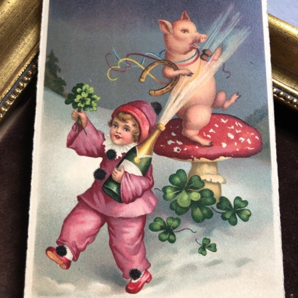 画像1: Postcard　新年祝い　New Year　シャンパンで新年をお祝いしる道化師さんと子豚さん　キノコ　四葉　ドイツ1933年 (1)