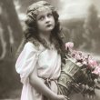 画像1: Postcard 　薔薇のお花を持つ女の子　イギリス1915年 (1)
