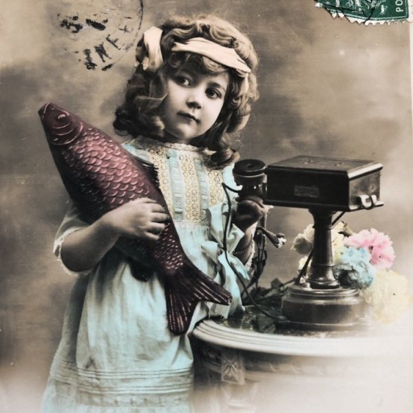画像1: Postcard 　Avril 4月の魚と受話器を持つ女の子　電話機　フランス (1)