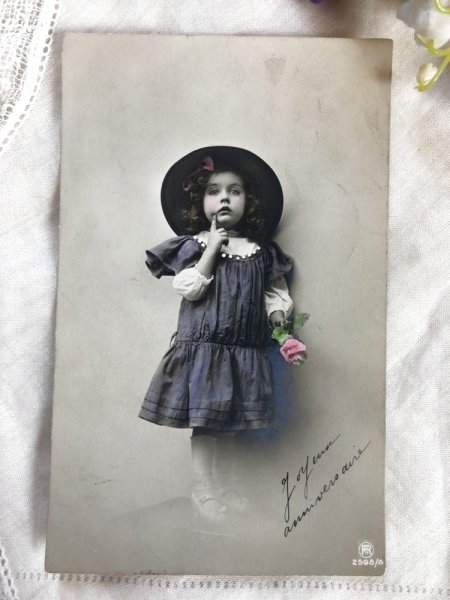 画像2: Postcard  ラベンダー色のドレスの女の子 フランス1916年 (2)