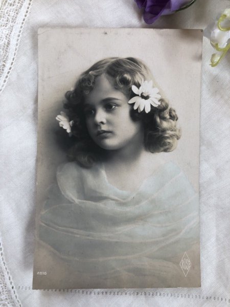 画像2: Postcard  お花の髪飾りの女の子 イギリス1913年 (2)