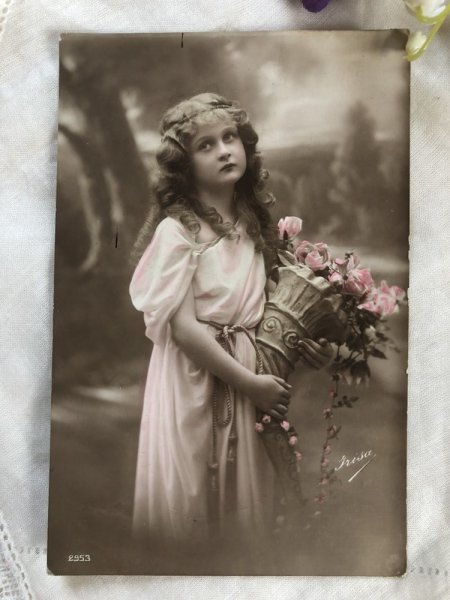 画像2: Postcard  薔薇のお花を持つ女の子 イギリス1915年 (2)