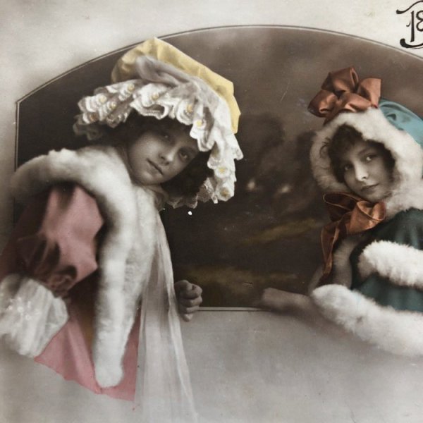 画像1: Postcard　2人の女の子　Grete Reinwald　ベルギー1914年　写真 (1)