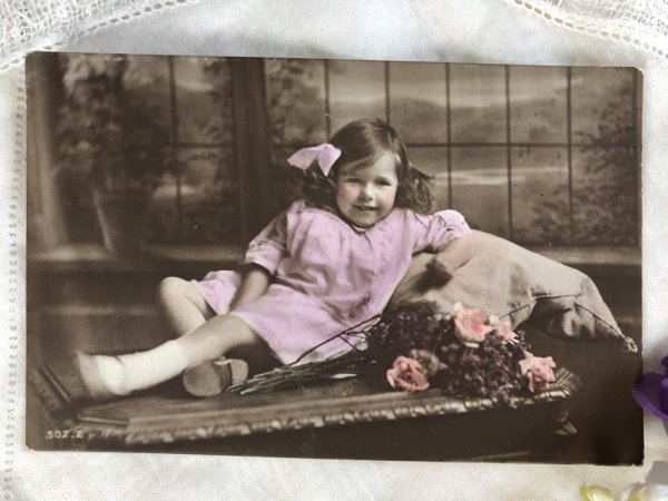 画像2: Postcard  お花と小さな女の子 ジョアン イギリス1915年 (2)