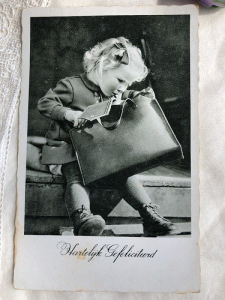 画像2: Postcard 　大きなカバンと女の子　写真　　 (2)