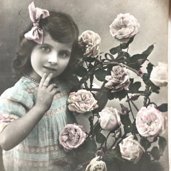 画像1: Postcard 　薔薇のお花と女の子　フランス1913年 (1)