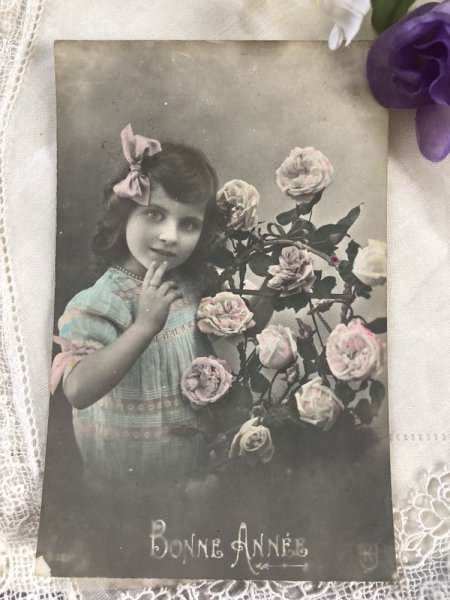 画像2: Postcard  薔薇のお花と女の子 フランス1913年 (2)