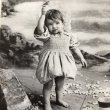 画像1: Postcard 　海岸で遊ぶ女の子　イギリス　 (1)
