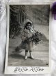 画像3: Postcard 　ヤドリギを持つ小さな女の子　フランス (3)