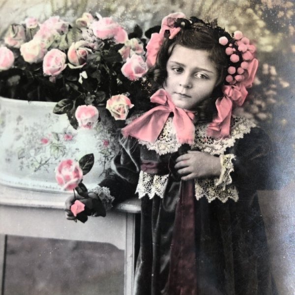 画像1: Postcard 　薔薇のお花と女の子　フランス1910年　写真　 (1)
