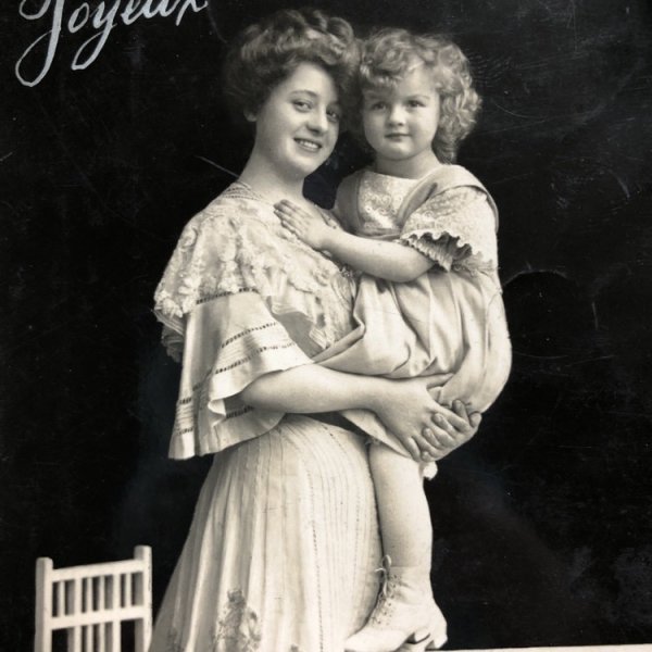 画像1: Postcard 　ママと女の子　写真　ベルギー1910年 (1)