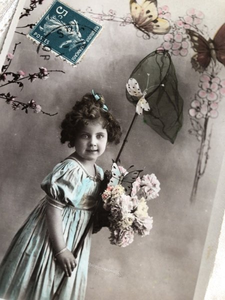 画像2: Postcard  蝶々と女の子 フランス1912年 写真 (2)