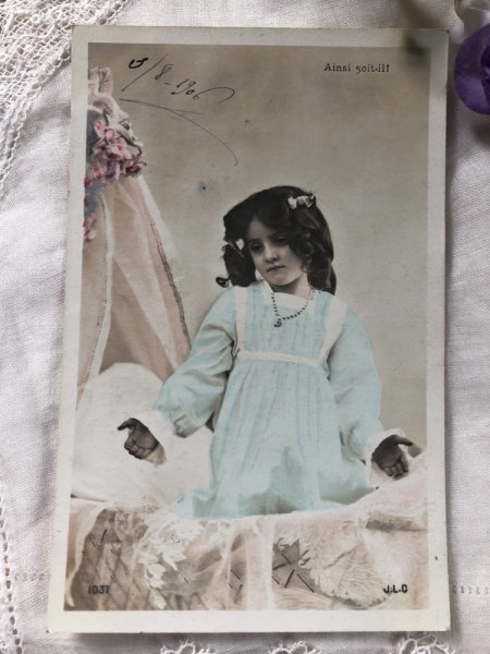 画像2: Postcard 　ベッドでお祈りをする女の子　フランス1906年 (2)