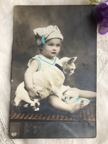 画像2: Postcard  大きな猫と赤ちゃん  (2)