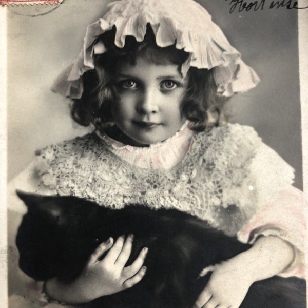 画像1: Postcard 　黒猫を抱く女の子　レース　フランス1906年 (1)