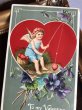 画像2: Postcard　バレンタイン　ハートを釣り上げる天使　スミレのお花 (2)