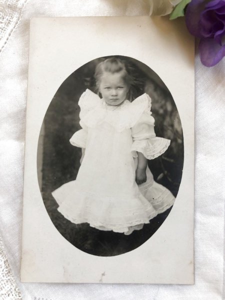 画像2: Postcard 　肖像写真　白いドレスの女の子　アメリカ　未使用 (2)