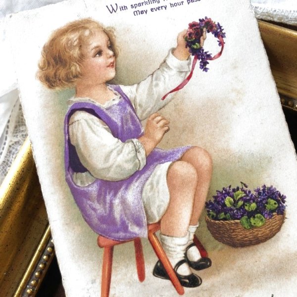 画像1: Postcard 　スミレのお花飾りを作る女の子　Ellen Clapsaddle イギリス1928年 (1)