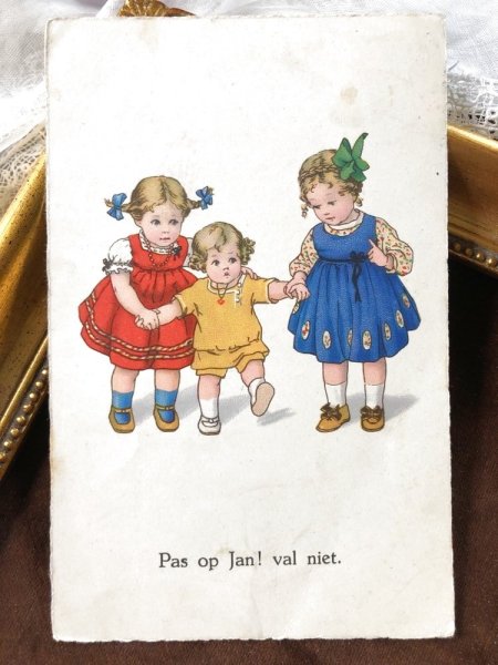 画像2: Postcard よちよち歩きの赤ちゃんと女の子 オランダ1931年 Lia Doring (2)