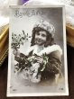 画像2: Postcard　BONNE ANNEE  クリスマス　ヤドリギと女の子　写真　フランス1910年 (2)