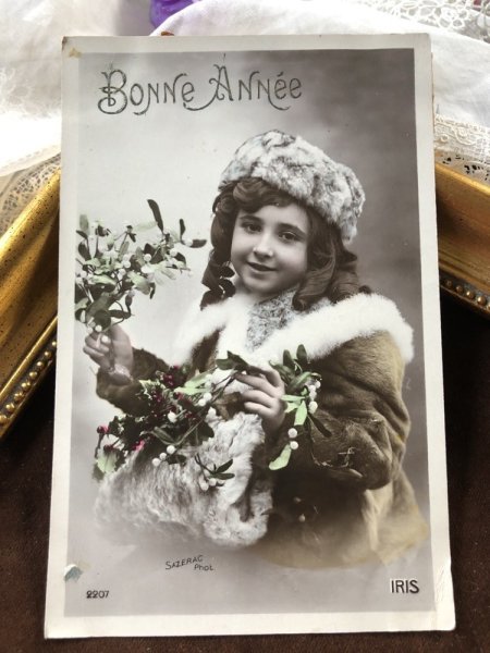 画像2: Postcard BONNE ANNEE  クリスマス ヤドリギと女の子 写真 フランス1910年 (2)