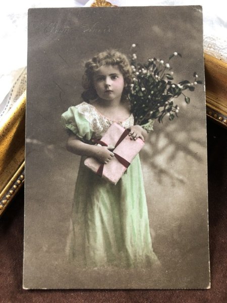 画像2: Postcard BONNE ANNEE  クリスマス ヤドリギと女の子 ベルギー1913年 (2)